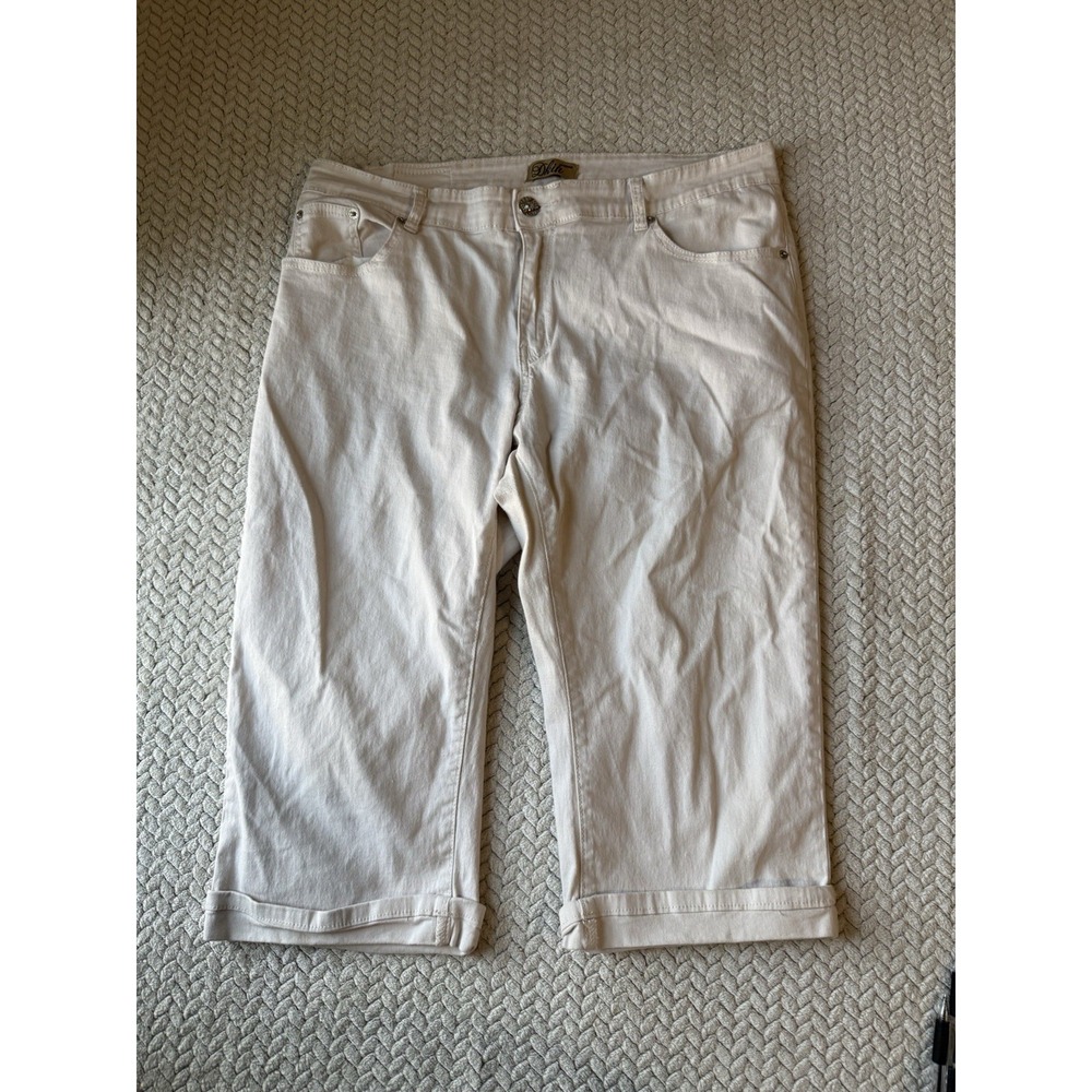 D KIN Jeans Size 16W Off White Capri Jeans Pockets Rhinestone Accents